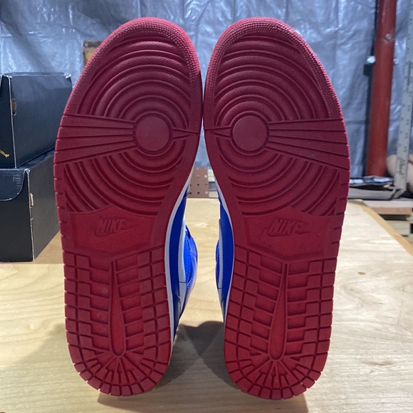 2013 Air Jordan 1 Mid “Detroit Pistons” - Picture 5 of 6